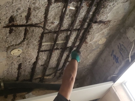 红磡，殖钢筋，塗上防漏防霉物料1